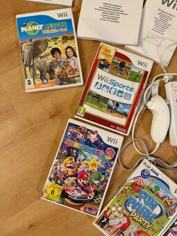 Nintendo Wii Mario Kart Pack + Wii Fit v originálním balení - 5