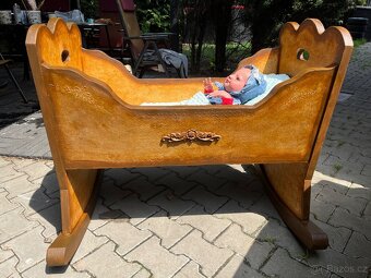 Ručně renovovaná dřevěná kolébka – originální kousek s duší - 5