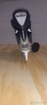 Prodám dětské brusle Crowned vel.37 - 5