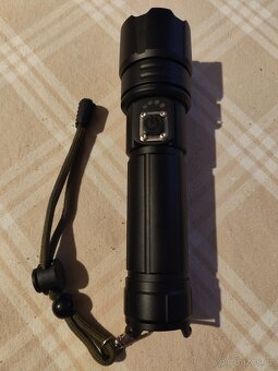 Dobíjecí taktická svítilna s vysokým světelným zdrojem - 5