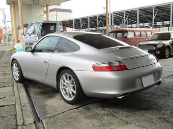 Porsche 911 Carrera 4 - 5