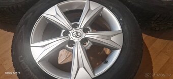 Predám zimnú sadu Toyota CH-R 5x114,3 R17 ,215/60 R17 - 5