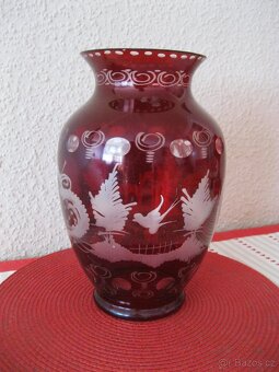 Krásná rubínová, skleněná váza - 5