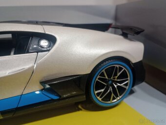 1:18 BUGATTI DIVO, PORSCHE 911 GT3 RS 4.0, Bburago - 5