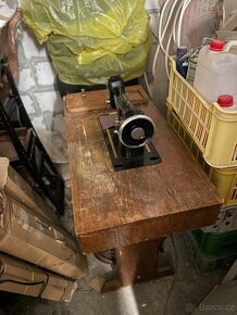 Starožitný šicí stroj Lada - 5