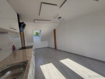 Pronajmu nový, podkrovní byt 1+kk v Mimoni, ul. Lužická 105 - 5