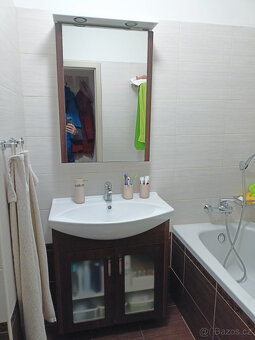 skříňka s umyvadlem  + galerka - 5