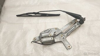 VW Transporter T4 – Stěrač dveří kufru 701955711 - 5