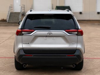 2021 Toyota RAV4 LE - 5