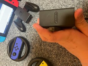 Nintendo Switch černé se 4 ovladaci a ostatní příslušenství - 5