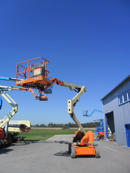 Kloubová pracovní plošina JLG E450AJ - 5