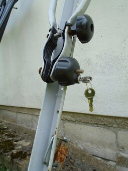 Prodám uzamykatelný nosič kola na auto - 5
