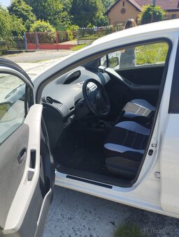 Toyota Yaris 1.0 - moc hezká - 5