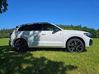 VW TOUAREG R-line 2025 - MAXIMÁLNÍ VÝBAVA - 5 let záruka - 5