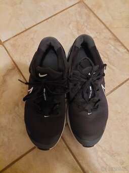 NIKE Renew Run  vel.37.5 - 5