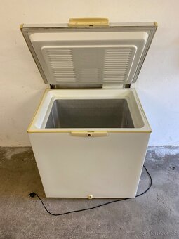 Prodám pultový mrazák Whirlpool - 5