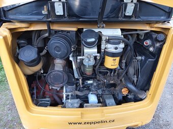 Prodám mini bagr CAT Caterpillar 302.2 D - 5