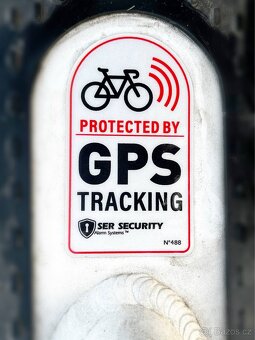 Skútr s Apple GPS AirTag – bezpečný, rychlý, připravený - 5