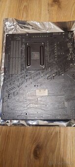 Asus ROG Strix X570 F Gaming - 5