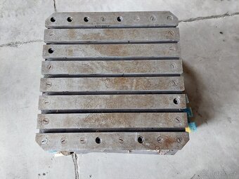 Upínací litinové úhelníky, upínací desky, kostky - 5