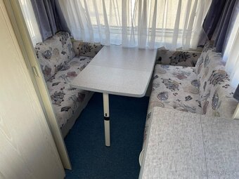 LMC Luxus 490, 4 osoby, stan, světlý interiér - 5