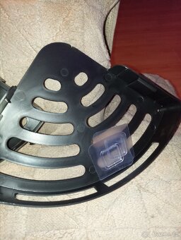 Nové rohové poličky do koupelny - 5