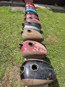 Prodám nádrže Jawa,Čz - 5