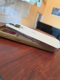 Apple iPhone 16 Pro - 5