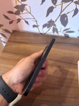 Apple iPhone 12, black - 5