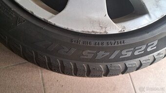 ALU kola s pneu 225/45 R17 runflat . Bmw - 5