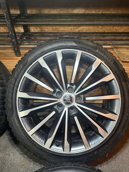ALU Kola ŠKODA 5x112 R19 TRINITY Zimní Pneu 235/40/19 - 5