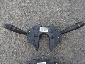 Přepínací páčky pod volant Citroën C4 - 5