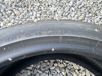 Zimní pneu Hankook Winter iCept 225/40 R19 - 5
