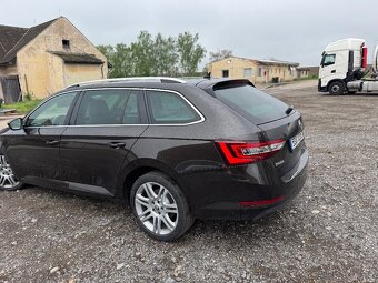 AUDI Q7 s vynikajícím motorem 4.2TDI panorama nova stk . Mot - 5