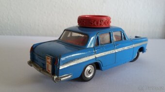 Starý model Corgi Toys Austin A 60 autoškola - 5