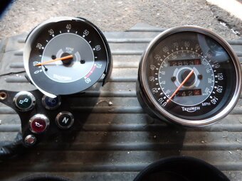 Triumph Bonneville - 5