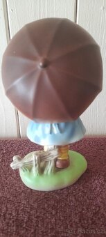 PORCELÁNOVÁ FIGURKA HOLČIČKY S DEŠTNÍKEM (VYROBENO V JAPONSK - 5