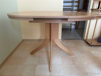 Rozkládací jídelní stůl s židlemi - 5