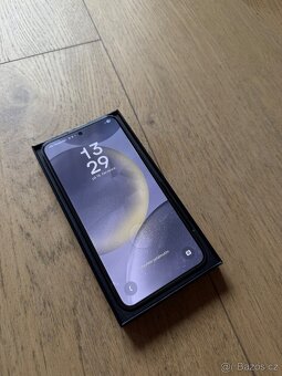 Samsung Galaxy S24 256GB šedý - 5