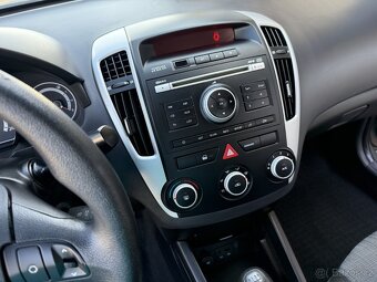 Kia Ceed 1,4 koupeno nové v ČR dobrý stav - 5