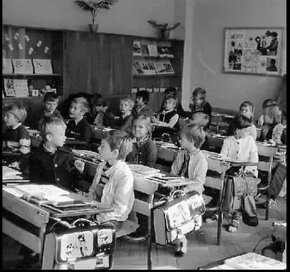 starožitné školní lavice - 5