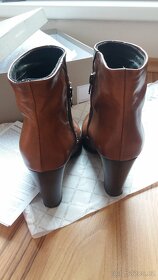 Kožené kotníčkové boty / kozačky Cafénoir vel. 38 - 5