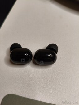 IHOME XT-10 TRUE BEZDRÁTOVÁ SLUCHÁTKA (ČERNÁ) - 5