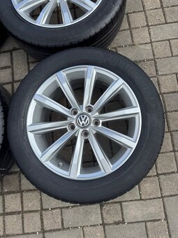 ORIGINÁL Alu Volkswagen London R17, 5x112 - TOP, LETNÍ, TPMS - 5