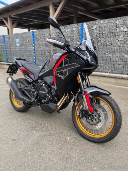 Moto Morini X-CAPE 700 Golden Edition - černá - 5