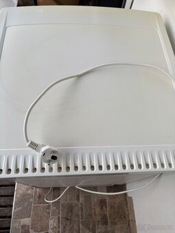 Prodám monoklimatickou chladničku Amica, mrazák a el. Sporák - 5