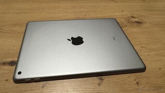 Apple iPad 5 32GB, příslušenství, 2400Kč - 5