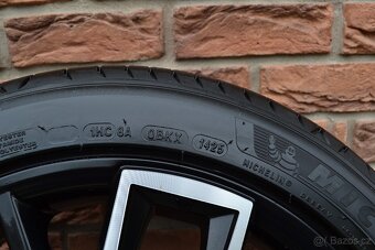 5x114,3 R17 Letní sada Originál Toyota Corolla + 225/45 R17 - 5