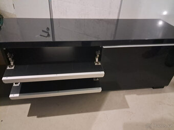 Tv stolek + závěsná skříňka Ikea Besta - 5