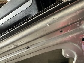 Škoda Octavia2 přední pravé dveře - 5